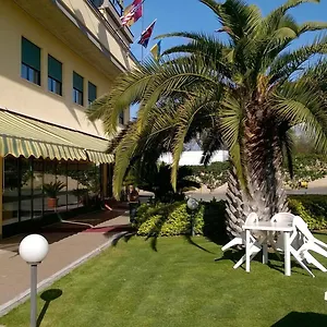 https://laurence.it-romehotels.com